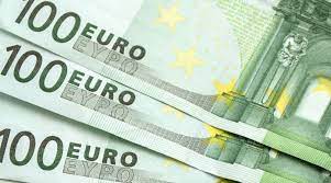 NEKO DA ZAPROSI DEVOJKU, DRUGI DA KUPI PATIKE: Kako će mladi da potroše 100 evra pomoći države