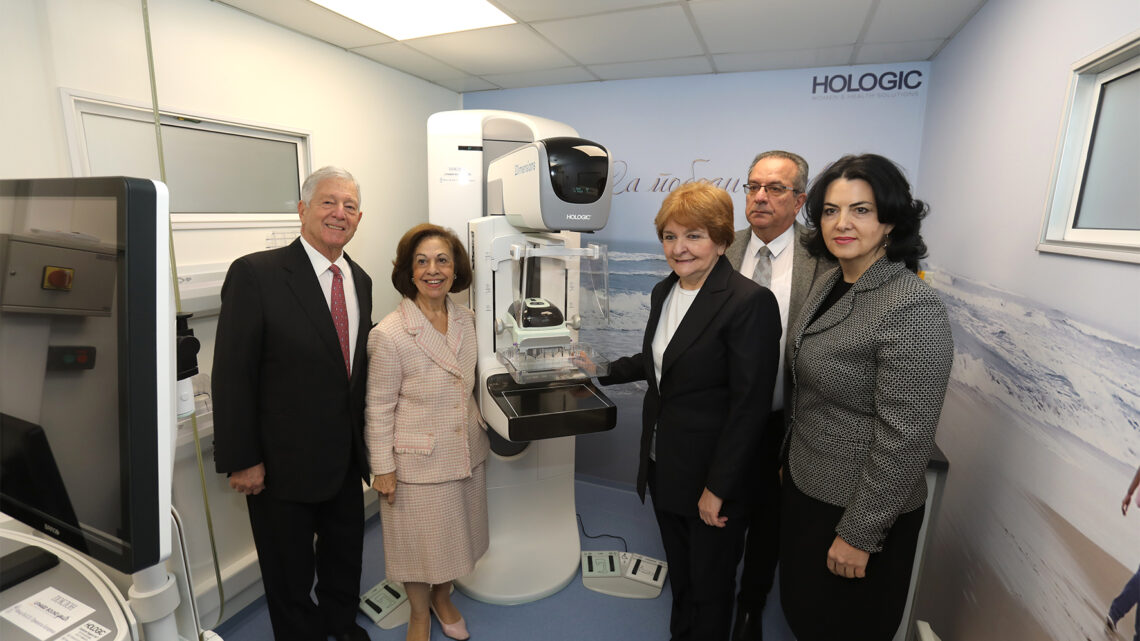 Univerzitetskom kliničkom centru Niš uručena veoma značajna donacija novog mobilnog mamografa. Donacija Fondacije NJKV Princeze Katarine