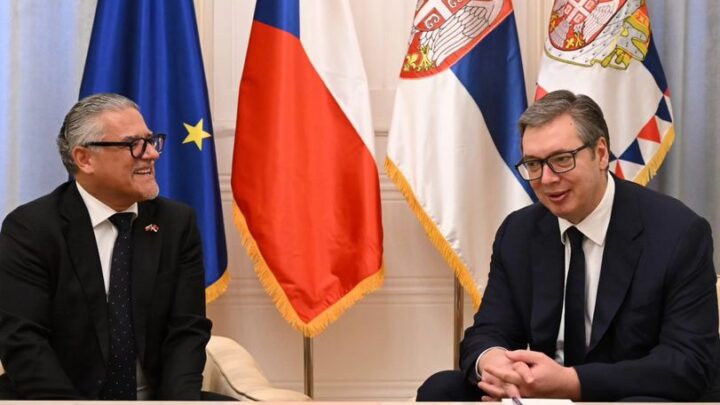 Predsednik Republike Srbije Aleksandar Vučič primio je u oproštajnu posetu ambasadora Češke Republike Tomaša Kuhtu